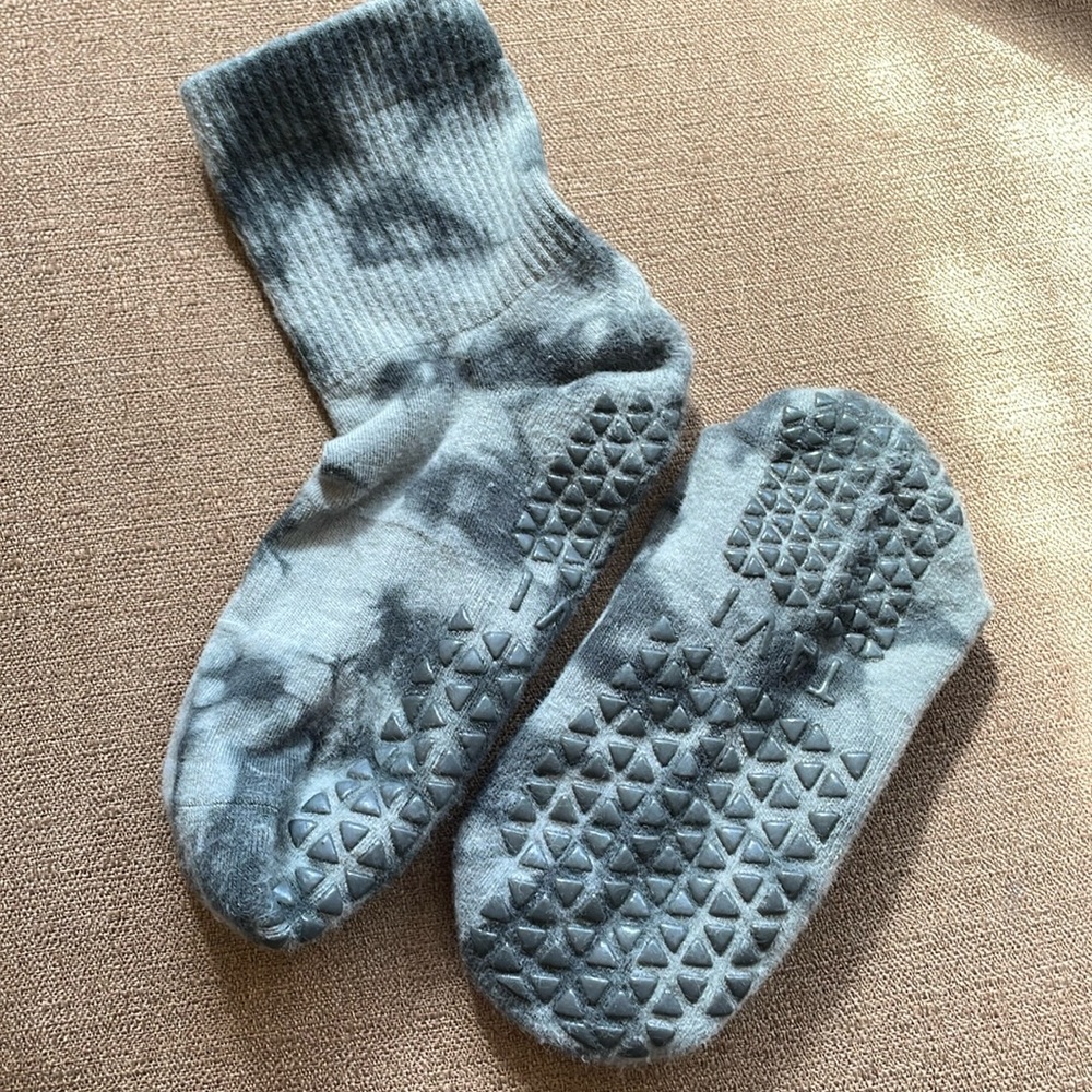 Pure Barre Tavi Noir Aria Cactus Tie Dye grip socks